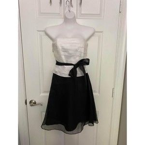 White House black market black white strapless dress Size 8 NWT